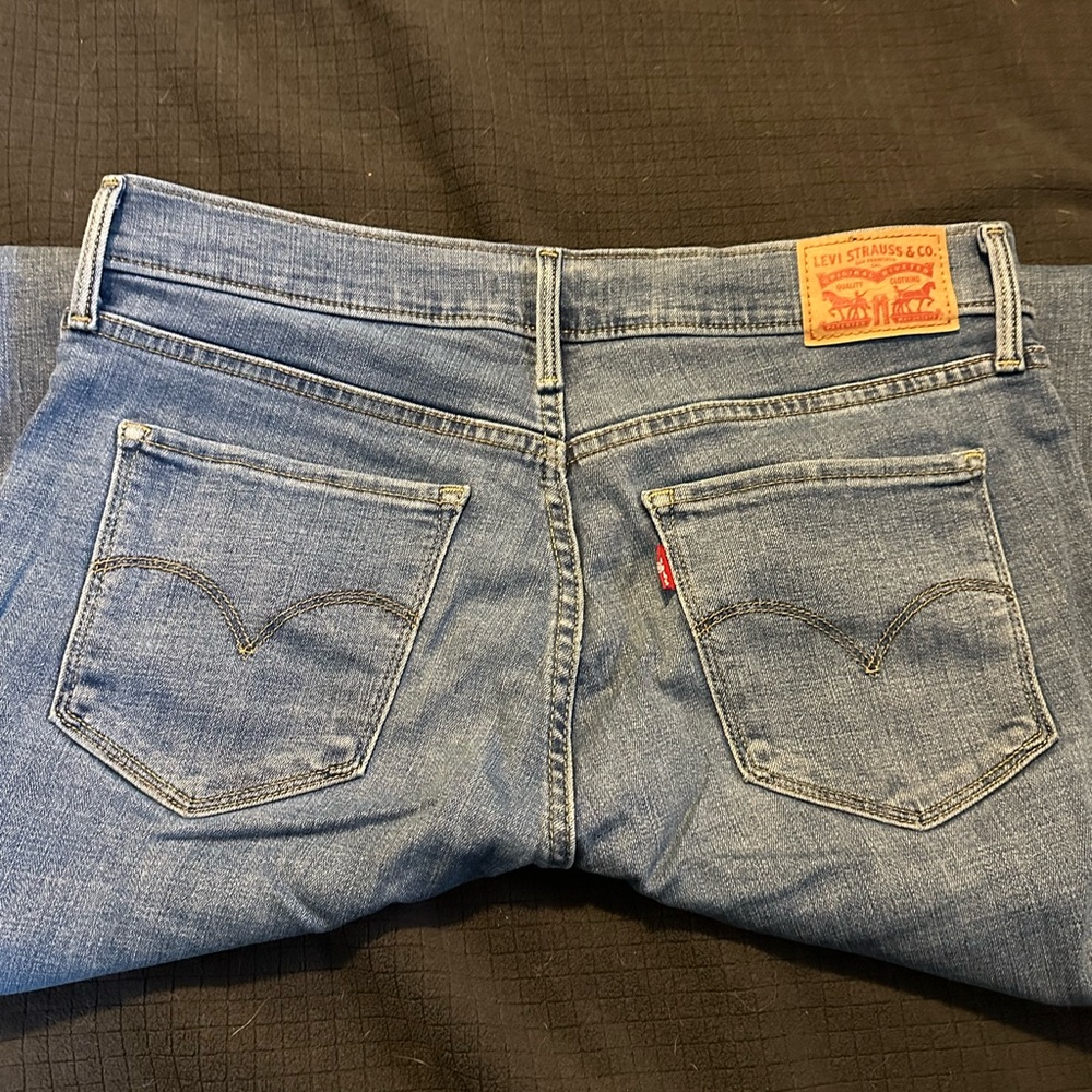 Levi’s 314 shaping straight leg jean with raw hem size 10